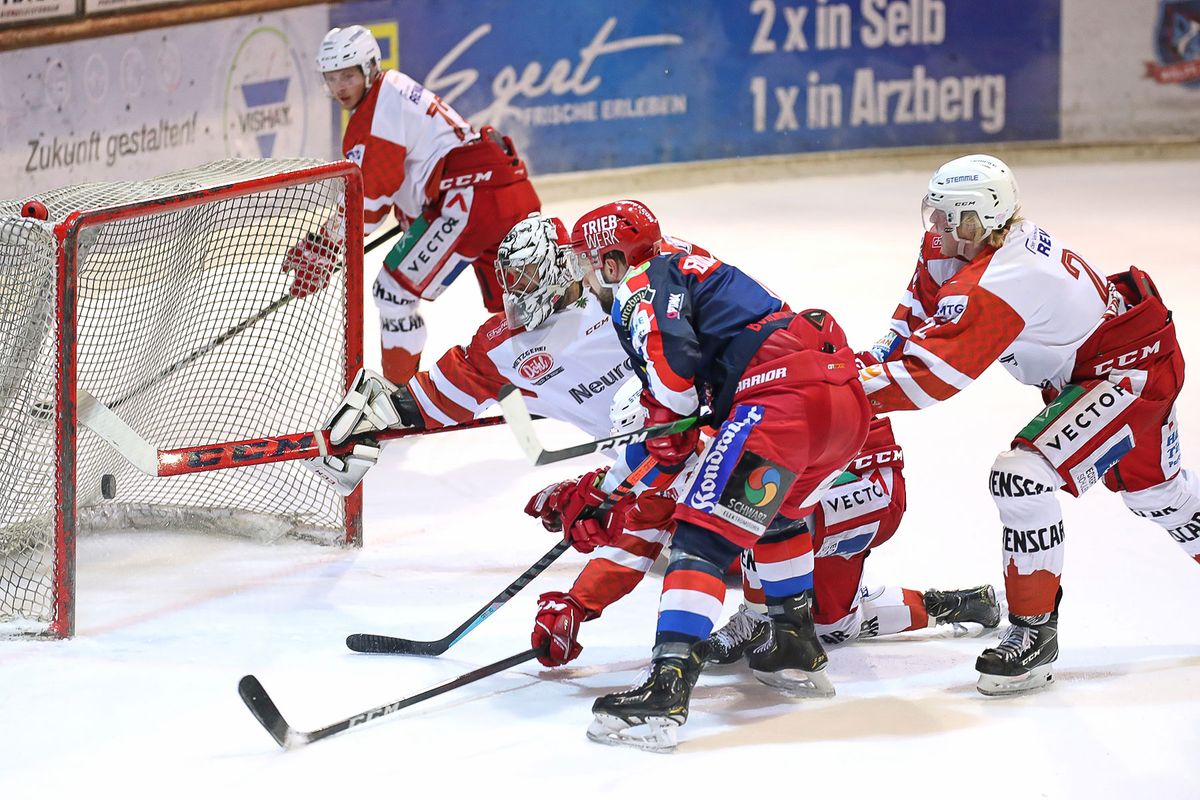 Matchpuck Eins Von Drei Für Die Wölfe